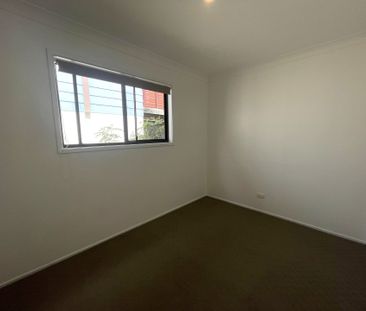 4 bedroom home in the heart of Budgewoi - Photo 3