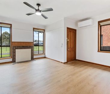 “3 Bedroom House with Big Backyard!” - Photo 1
