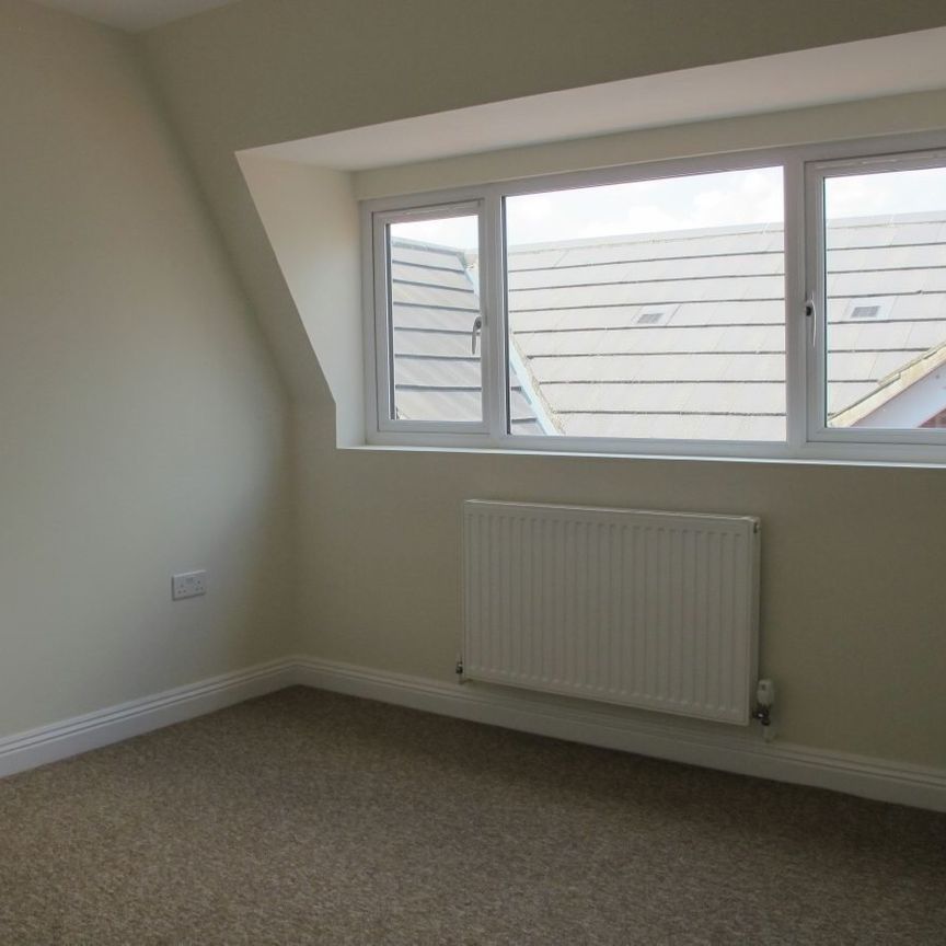 Wimborne Road, Bournemouth, - Photo 1