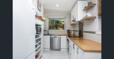 FULLY FURNISHED - CONTACT AGENT FOR AVAILABILITY - Photo 4