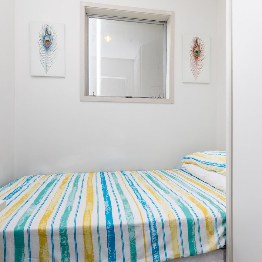 Furnished 4 Bedroom - carpark available - Photo 1