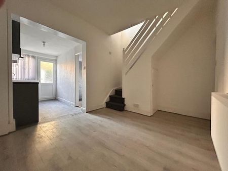 2 bedroom terraced house to rent - Photo 2