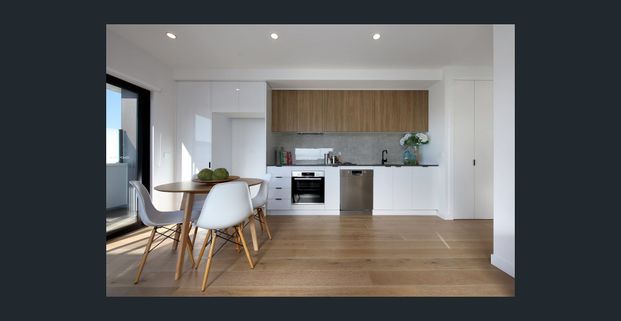 Light and Bright apartment! - Photo 1