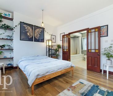 2 Bedroom Apartment, Winnett Street, London, Greater London, W1D - Photo 6