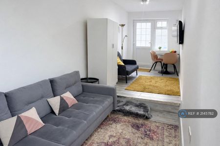 Studio to rent - Photo 4