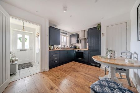Green Farm Court, Penley. - Photo 5