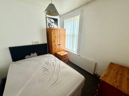 4 bedroom terraced house to rent - Photo 1