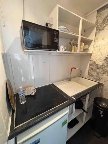 Modern Spacious One Bed Flat to Let in HA5 £1500PCM - Photo 5