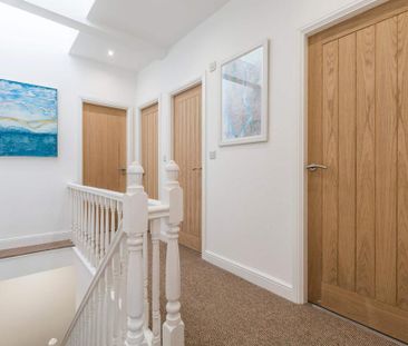 4 bedroom flat to rent - Photo 1