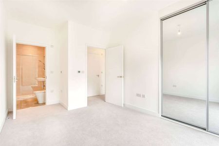 A well presented two bedroom coach house with garage - Photo 5