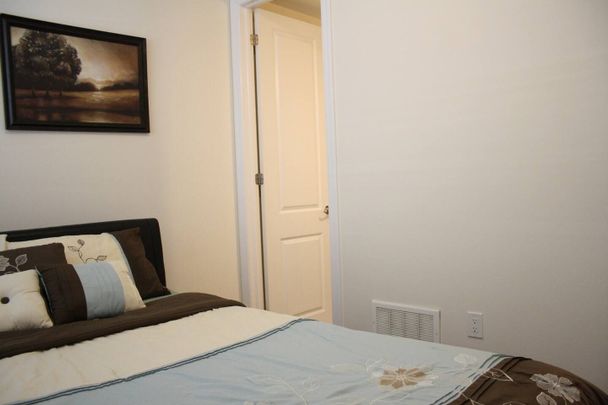 For Lease - 3326 Carding Mill (M Flr) Trail Unit# Main Floor, Oakville, Ontario - Photo 1