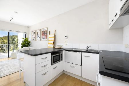 Boutique Living In A Prized Lifestyle Hub - Photo 4