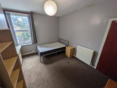 1 bedroom in a house share to rent - Photo 3