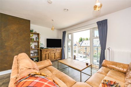 Roper Crescent, Sunbury-on-Thames, Surrey, TW16 5DH - Photo 3