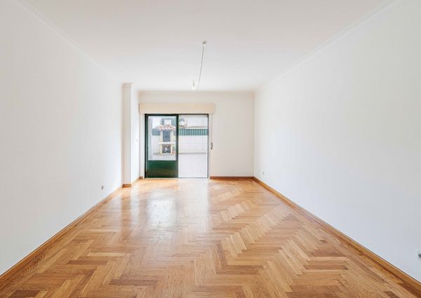 APARTAMENTO T2 NO ARNEIRO - CARCAVELOS