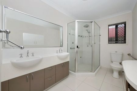 4 Beresford Court, Kirwan. - Photo 4