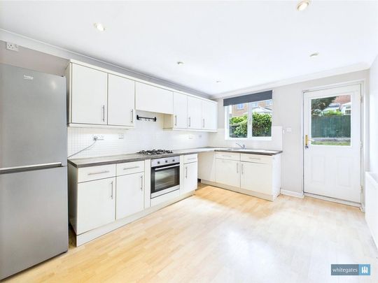 4 bedroom detached house to rent - Photo 1