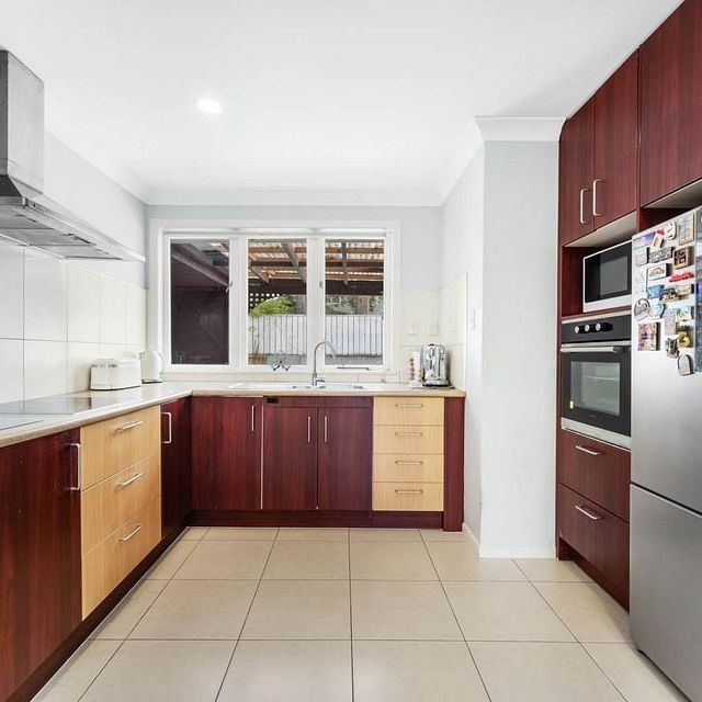 Beautiful 3 Bedroom House in New Windsor - Photo 1