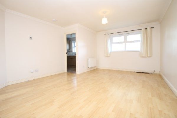 Chichester 2 bedroom flat to rent - Photo 1