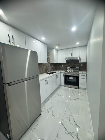 For Lease - 32 Whitlock Crescent, Ajax, Ontario - Photo 4