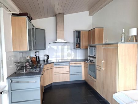 SPACIOUS, A VERDANT RESIDENTIAL NEIGHBORHOOD - Photo 2