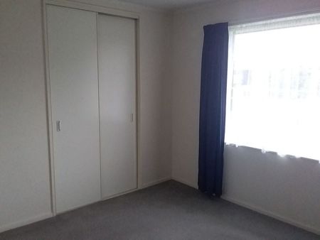 Three Bedroom Stoke Home in a popular area - Photo 3