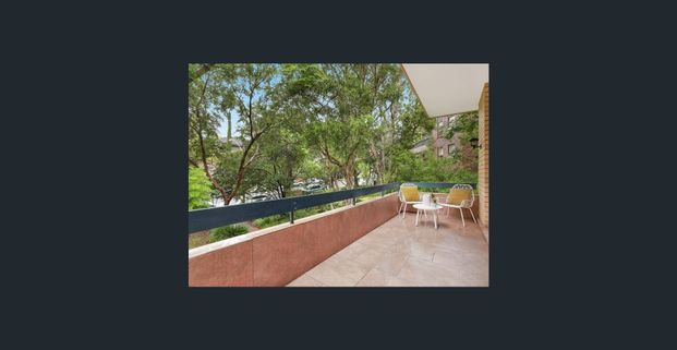 Spacious top floor apartment offers convenience and low maintenance living - Photo 1