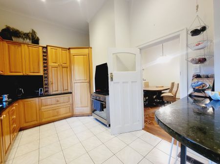 Caulfield North - Photo 5