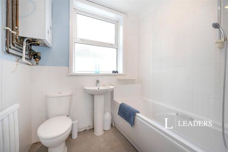 4 bedroom terraced house to rent - Photo 3