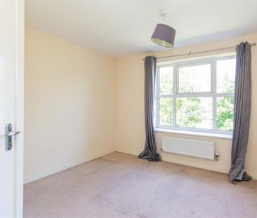 2 bed Apartment To Let - Photo 2