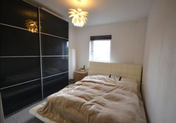 2 Bed Luxury Flat Didsbury - Close to Metro Station and Burton Road - Photo 1