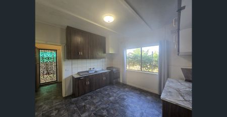 3 bedrooms in West location - Photo 2