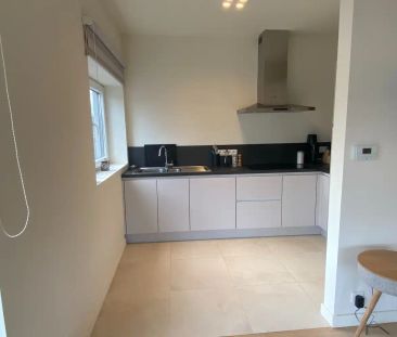 ENERGIEZUINIG GERENOVEERD APP. INCLUSIEF GARAGEBOX EN KELDER NABIJ ... - Photo 6