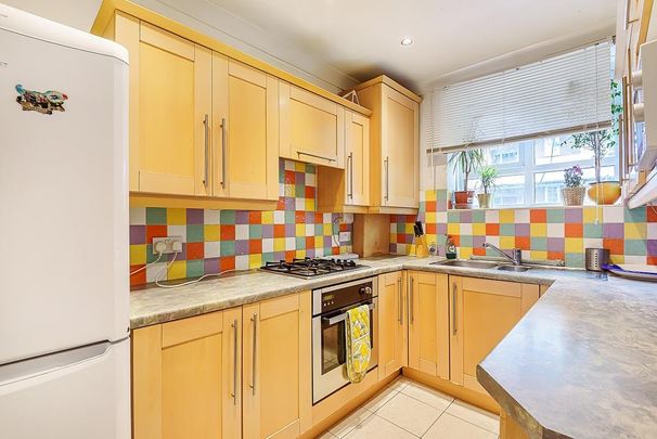 3 bedroom flat to rent - Photo 1