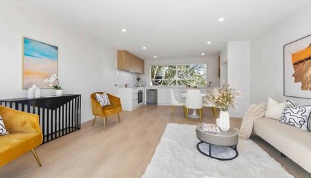 Generous Bedrooms! - Photo 5