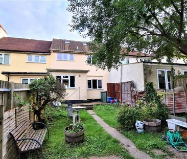 3 bed terraced house to rent in Herne Road, Bushey, WD23 - Photo 5