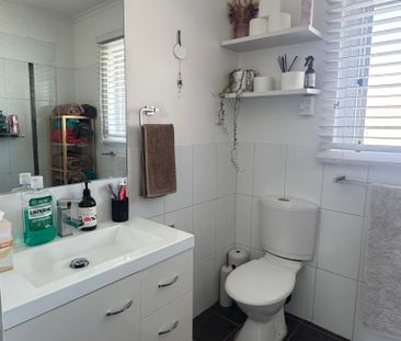 Comfortable Living! - Photo 2