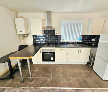 Cringle Road, Levenshulme, Manchester, M19 - Photo 4