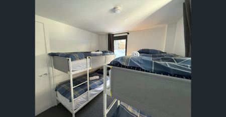 Designer 3-Bedroom Alpine Chalet – Fully Furnished, Oct–May - Photo 3