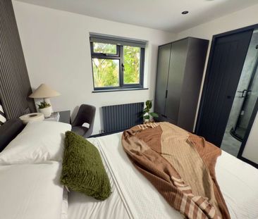Brand-New All-Ensuite Urban Luxury House-Share - Photo 4