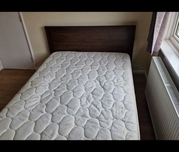 Room in a Shared House, Westminster Ave, CR7 - Photo 2