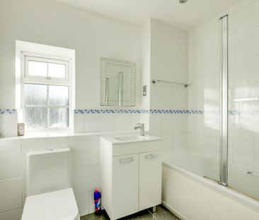 4 bedroom detached house to rent - Photo 3