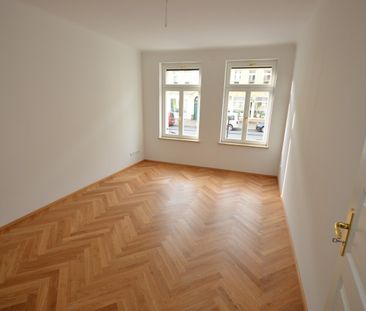 Hochwertig sanierte Altbauwohnung mit Fußbodenheizung und Balkon ! - Photo 2