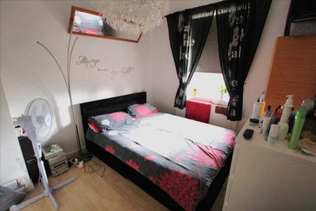 3 bedroom end of terrace house to rent - Photo 3