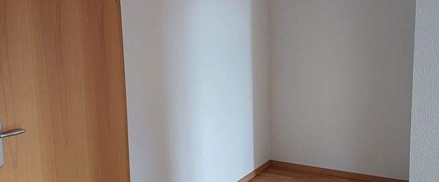 Schöne geräumige 2 Raum Dachgeschoss Wohnung mit Einbauküche ab sofrot zu vermieten - Foto 1