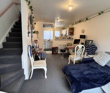 2-Bedroom Townhouse in Mount Cook - Photo 2