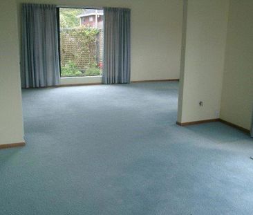 Spacious Family Home - Photo 2