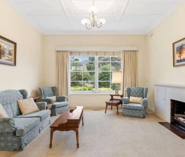 Spacious house in Caulfield South - Photo 2