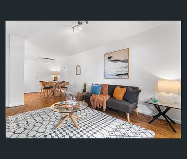 STYLISH GROUND FLOOR APARTMENT WITH PRIVATE COURTYARD! - Photo 1