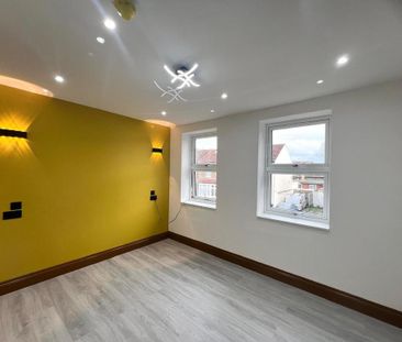 10 bedroom semi-detached house to rent - Photo 3